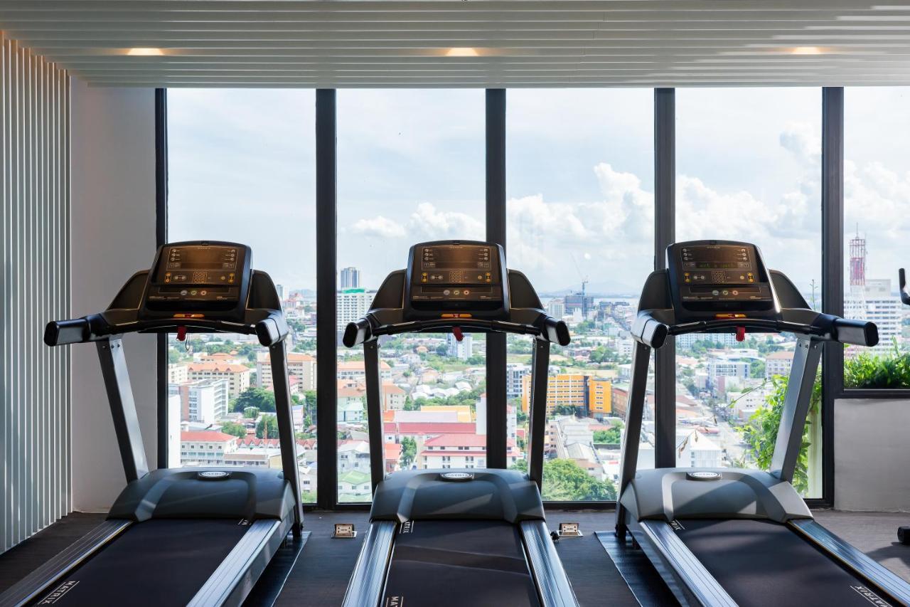 Arbour Hotel And Residence Pattaya Exterior foto Treadmills in a gym