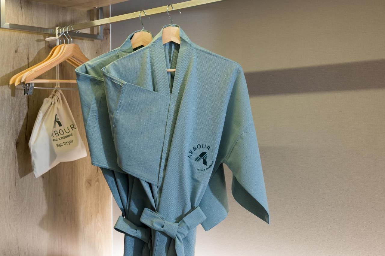 Arbour Hotel And Residence Pattaya Exterior foto A bathrobe